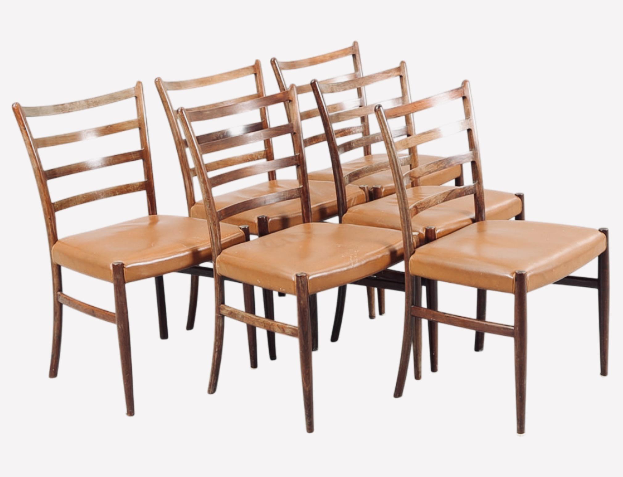 Série de 6 chaises danoises des années 1960 en palissandre et cuir fauve