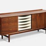 Rare petite enfilade danoise en palissandre de Rio conçue par Arne Vodder dans les années 1960
