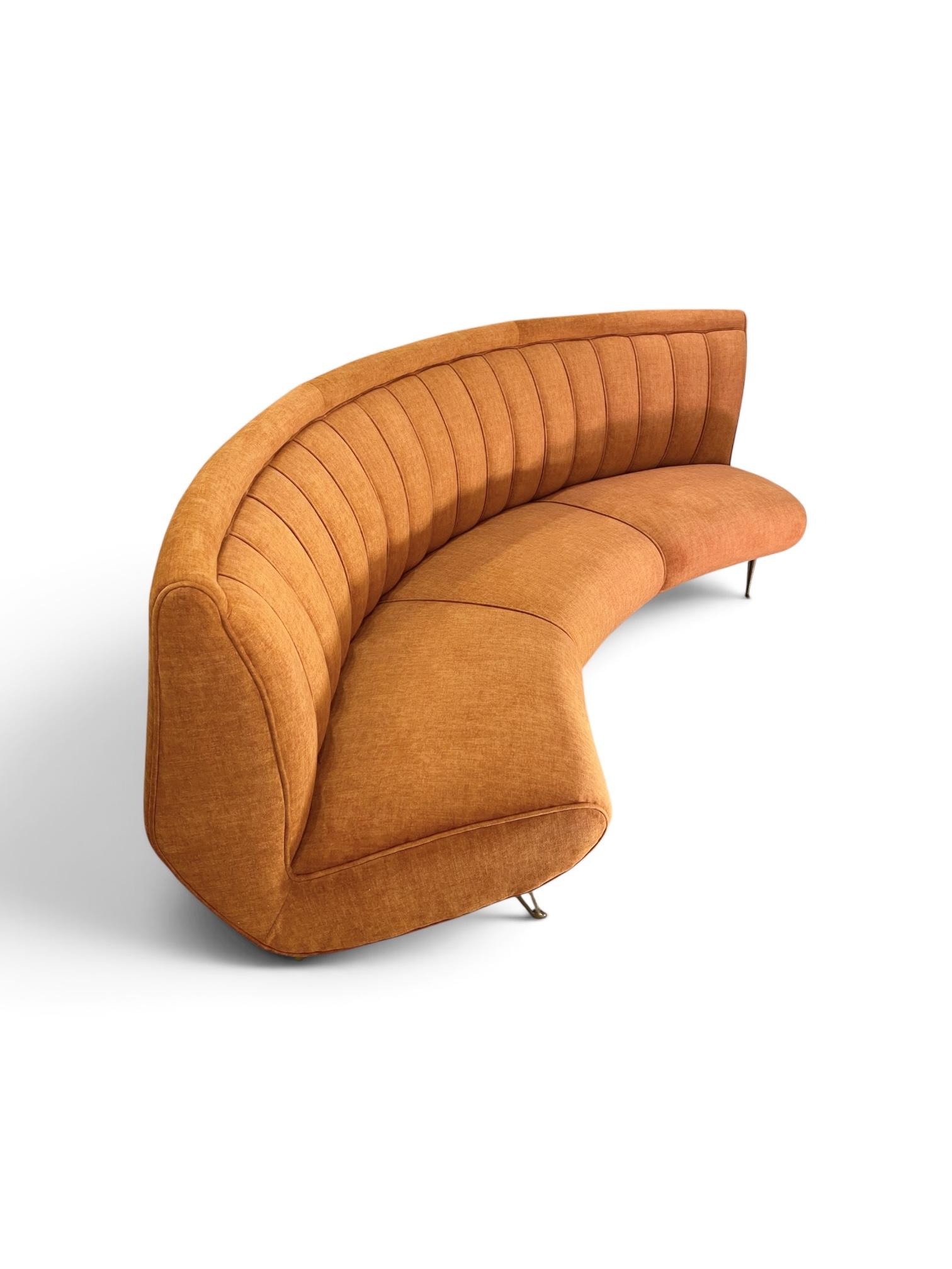 Canape courbe italien annees 1950 corbeille par Guglielmo Veronesi retape en tissu texture orange