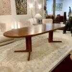 Table ovale a rallonges en chene dore design scandinave danois des annees 1960